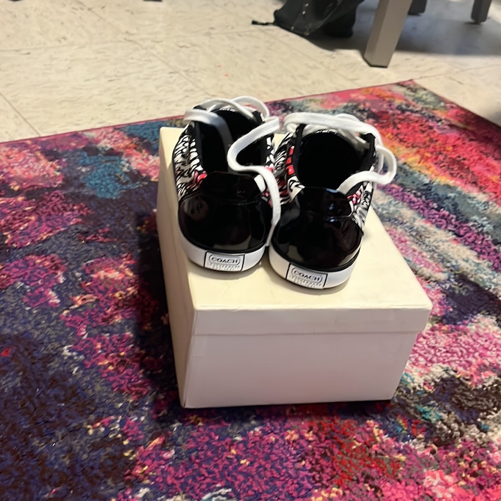 Shoes - Picture 3 of 7